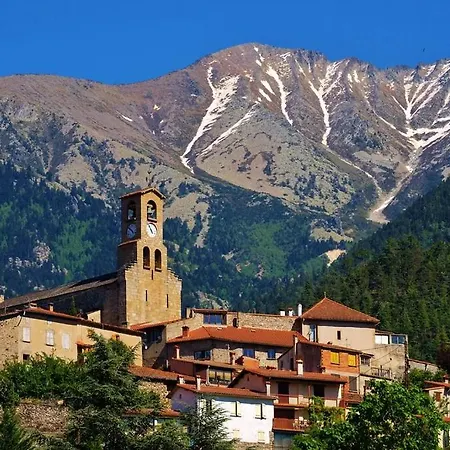 Au Pied Du Canigou