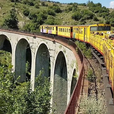 Au Pied Du Canigou
